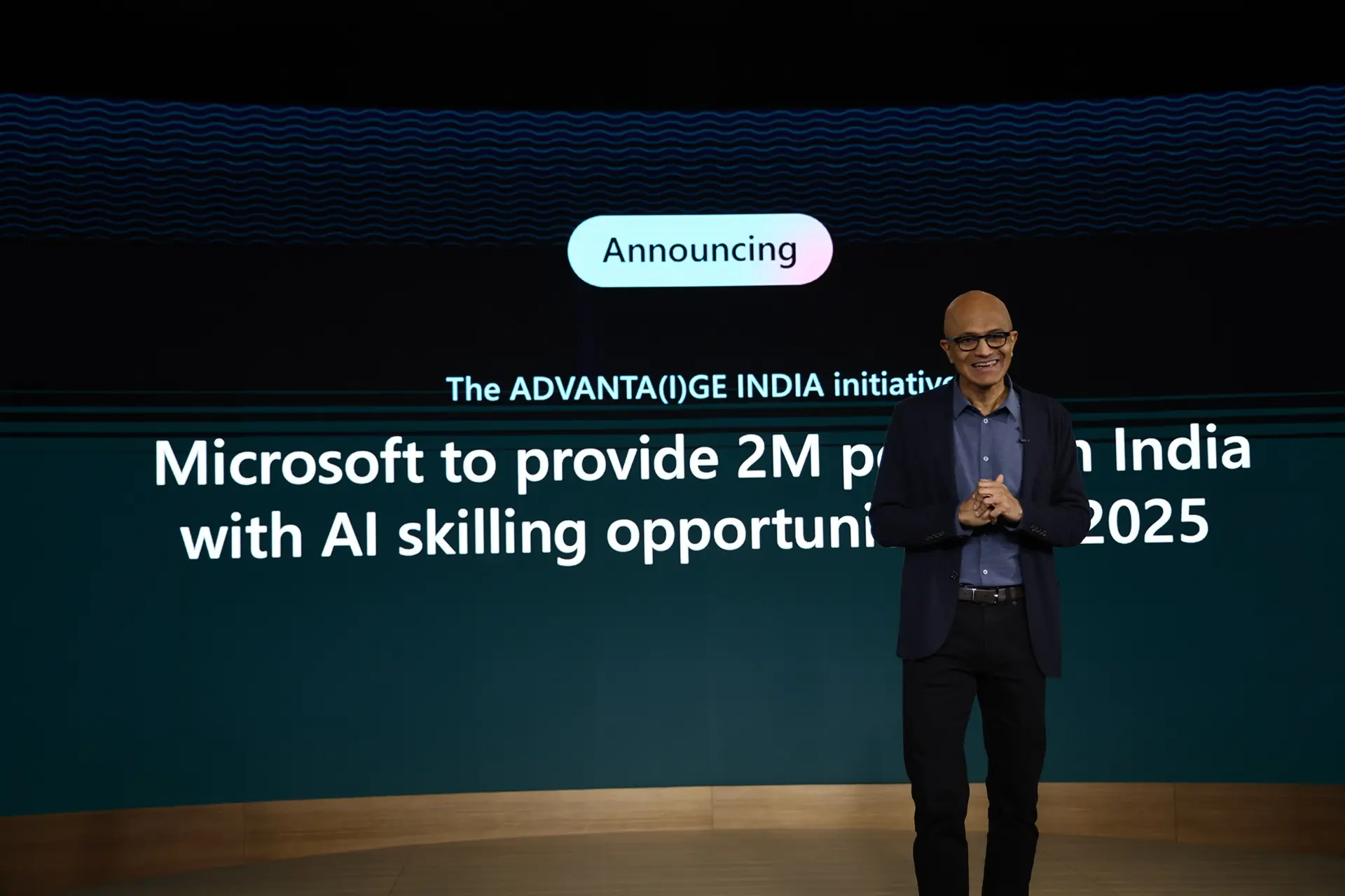 Chủ tịch kiêm Tổng giám đốc điều hành Microsoft Satya Nadella – tuyên bố rằng Microsoft sẽ trang bị kỹ năng AI cho 2 triệu người tại Ấn Độ vào năm 2025 Satya Nadella - CEO của Microsoft - AI Copilot